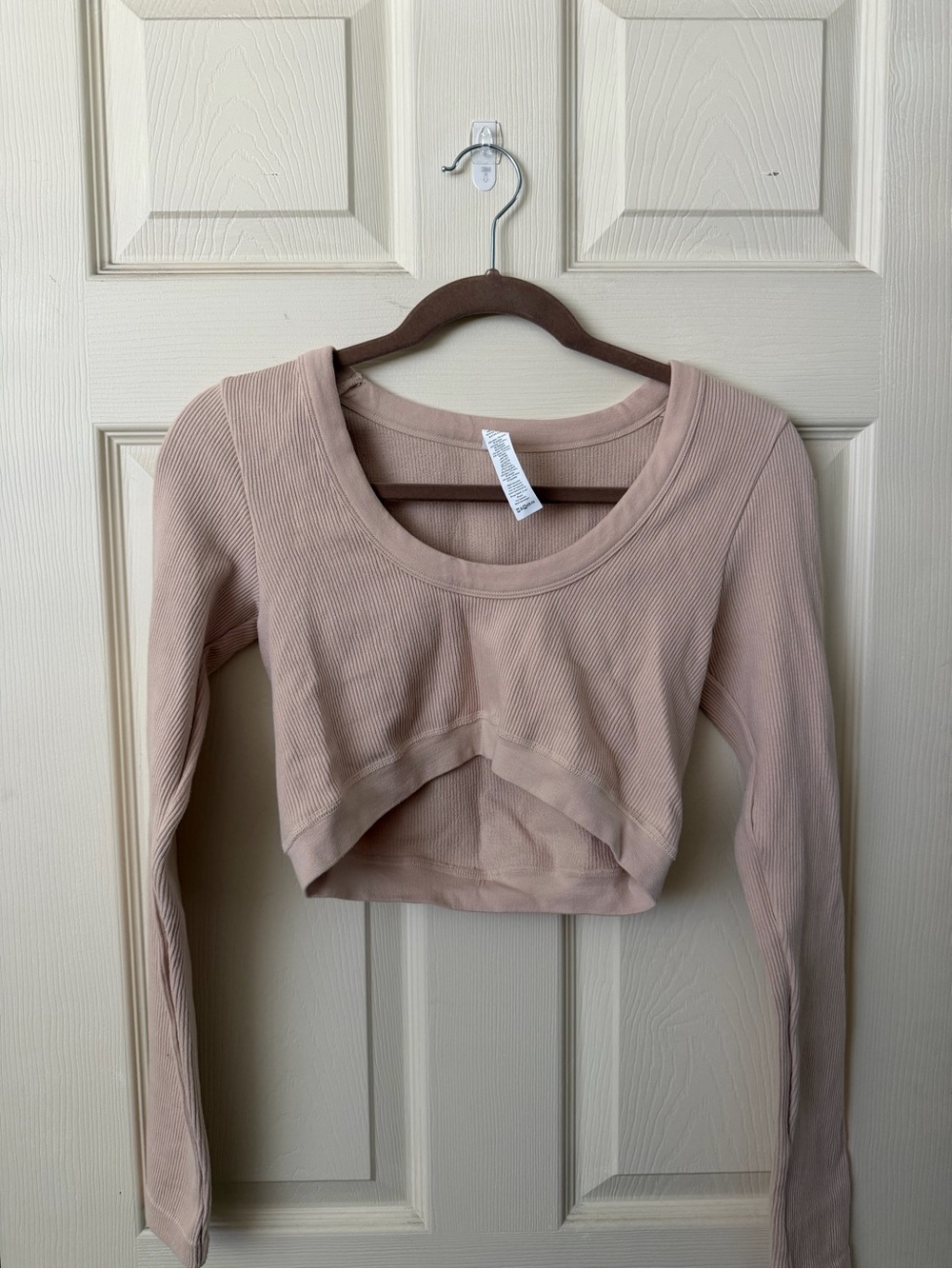 Alo Yoga Long Sleeve Cropped Top in Nude